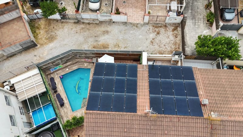 Vivienda con piscina y placas solares, El Vendrell